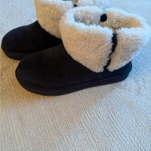 Koolaburra Cream and Tan Fur-Lined Boots